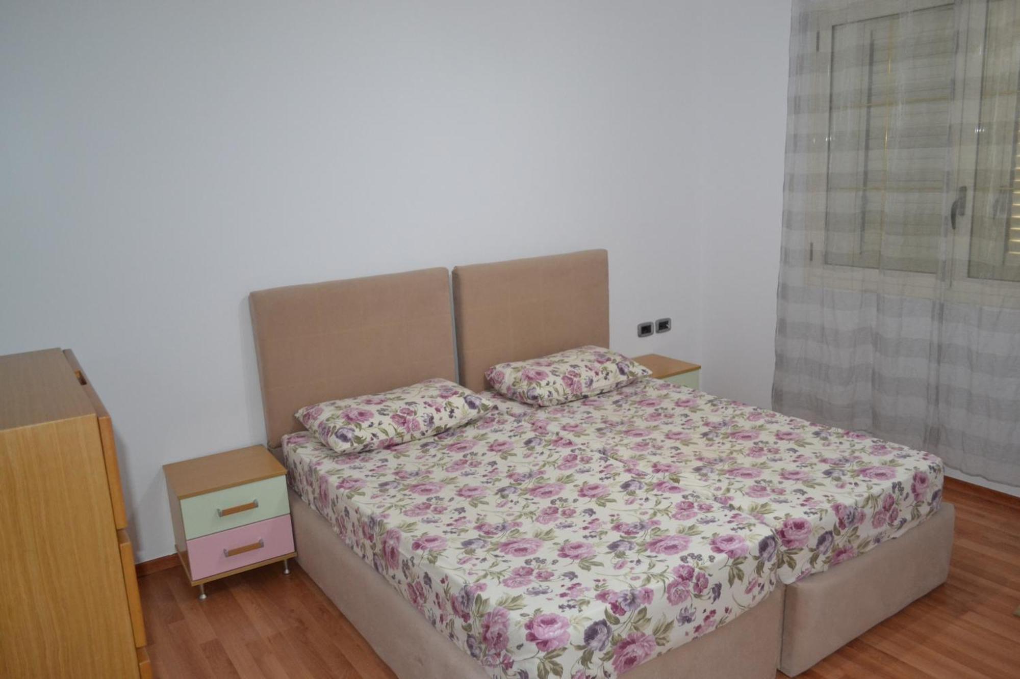 Penthouse Terrace View 4br In The Heart * Vlorë